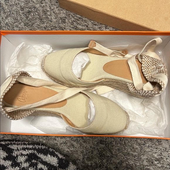 Castaner Elegant Cream Espadrille Wedges - Picture 4 of 6
